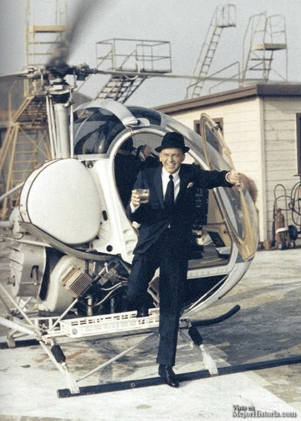 Fotos del pasado de Frank Sinatra bebiendo